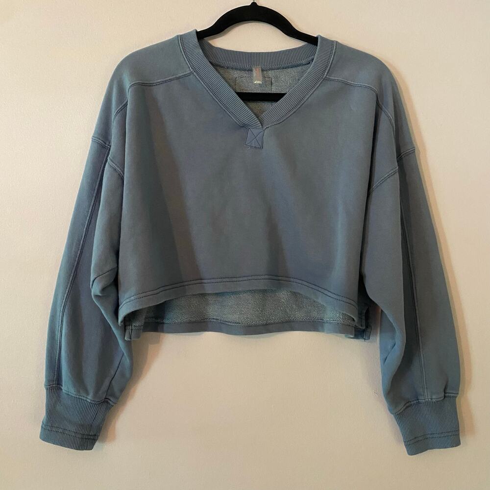 Free People Movement Blue Cropped V-neck Sweatshirt Loungewear Women's size XS
